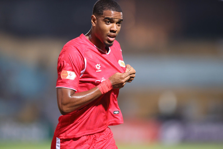 Alan ghi bàn gỡ hòa 1-1.