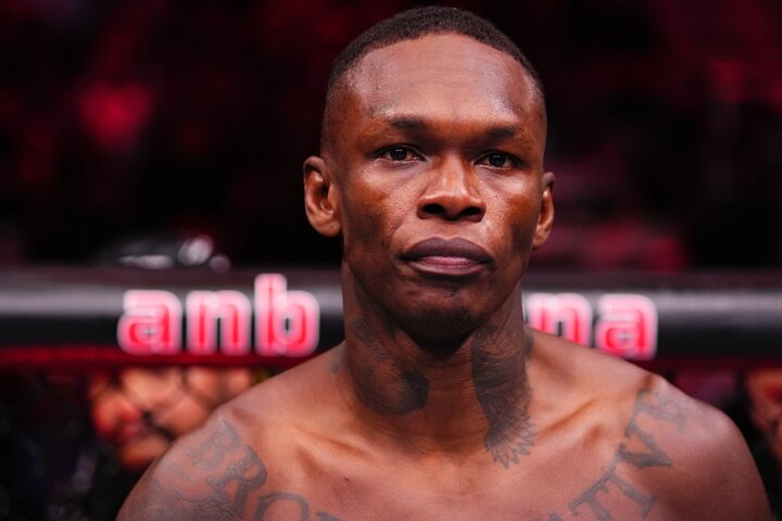Israel Adesanya là một trong những võ sĩ thống trị UFC với kickboxing