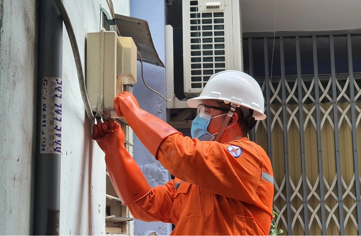 Theo Bộ Công Thương, nếu EVN được tính khoản lỗ vào giá, mặt bằng giá điện cuối năm gần như không thay đổi, hoặc chỉ tăng nhẹ 2-5%. (Ảnh minh họa)