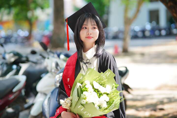 Hoàng Thị Minh Hạnh, tốt nghiệp thủ khoa chuyên ngành Kinh tế đối ngoại (chương trình tiên tiến giảng dạy bằng tiếng Anh) trường Đại học Ngoại thương. (Ảnh: NVCC)