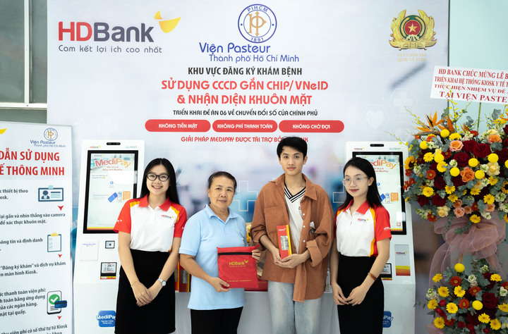 HDBank đã hoàn thiện triển khai Kiosk tại hơn 200 bệnh viện trên toàn quốc và hướng đến mục tiêu hoàn thành 1.001 Kiosk vào cuối năm 2025.