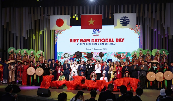 Phó Thủ tướng Lê Thành Long và Công chúa Tsuguko cùng các đại biểu Việt Nam - Nhật Bản tại buổi lễ. (Ảnh: Báo Chính phủ).