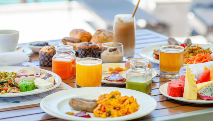 Bữa sáng không chỉ cần nhanh gọn mà còn phải đầy đủ chất dinh dưỡng (Ảnh: Healthshots)