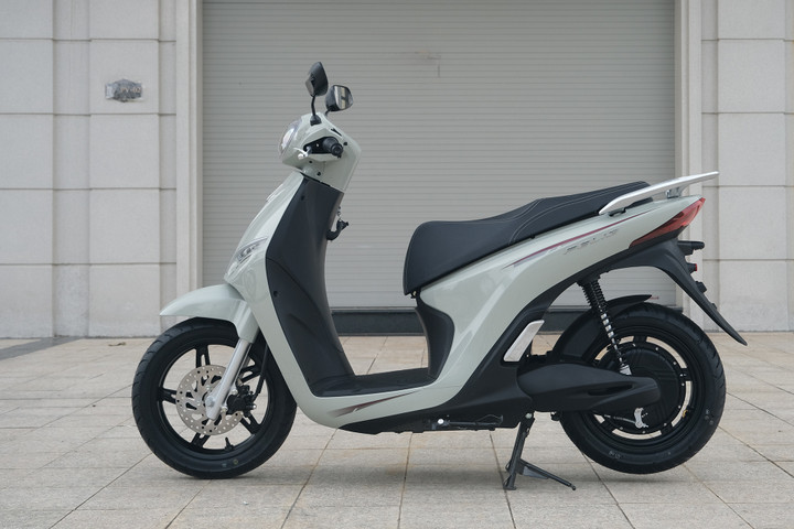 VinFast Feliz có lựa chọn màu xanh oliu thời thượng.