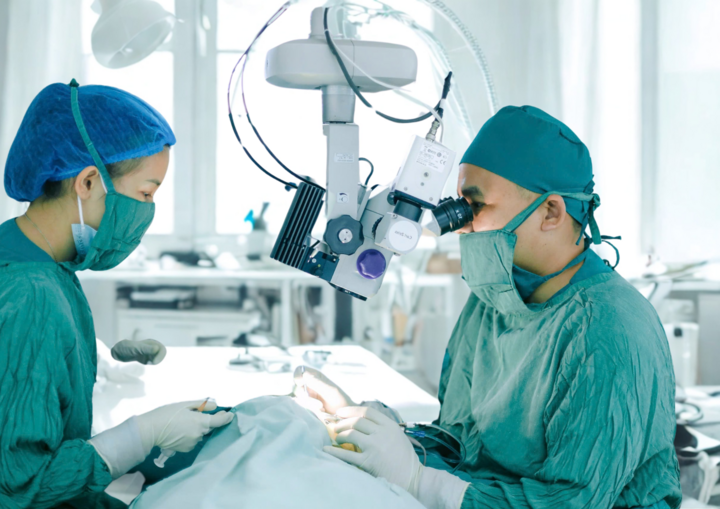 ‘Thời điểm vàng’ điều trị đục thủy tinh thể - giữ ánh sáng ở tuổi xế chiều