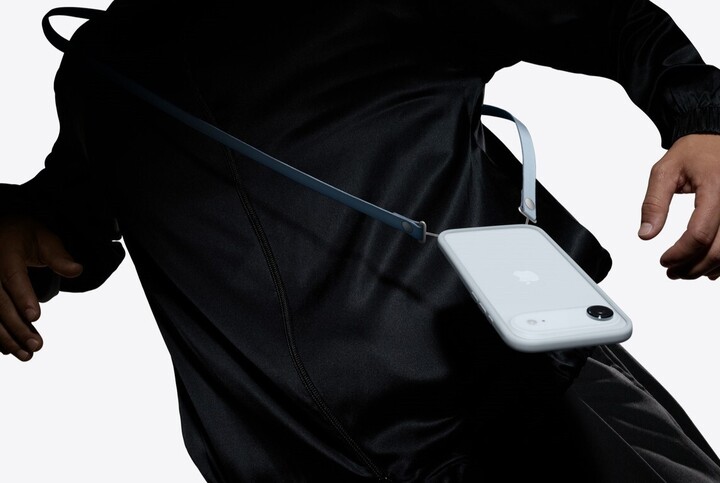 ខ្សែ Crossbody រចនាឡើងសម្រាប់ស្រោម Apple នៅលើ iPhone 17, iPhone Air និង iPhone 17 Pro/Pro Max ។