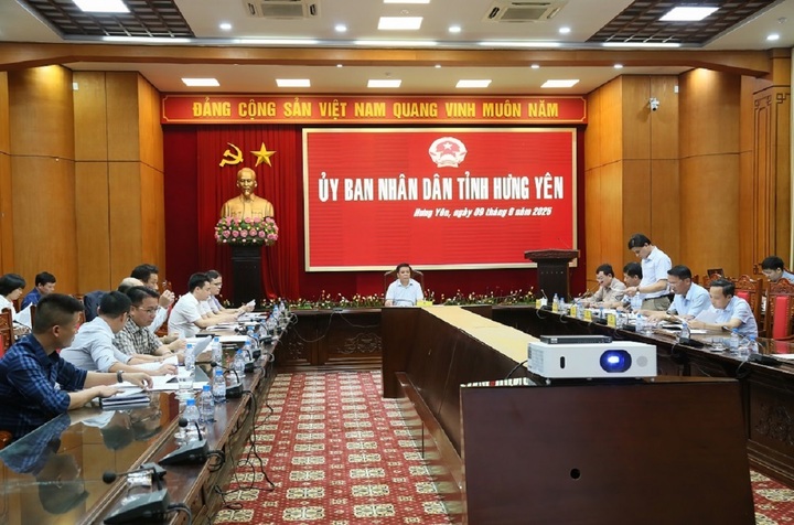 កិច្ចប្រជុំដើម្បីរាយការណ៍អំពីវឌ្ឍនភាពនៃគម្រោងសំខាន់ៗនៅក្នុងខេត្ត Hung Yen បានប្រព្រឹត្តទៅនាពេលថ្មីៗនេះ។ (រូបថត៖ តាត ដេត)
