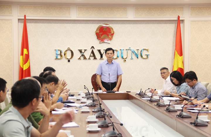 Thứ trưởng Lê Anh Tuấn chủ trì cuộc họp kiểm định ban đầu về cầu Vĩnh Tuy.