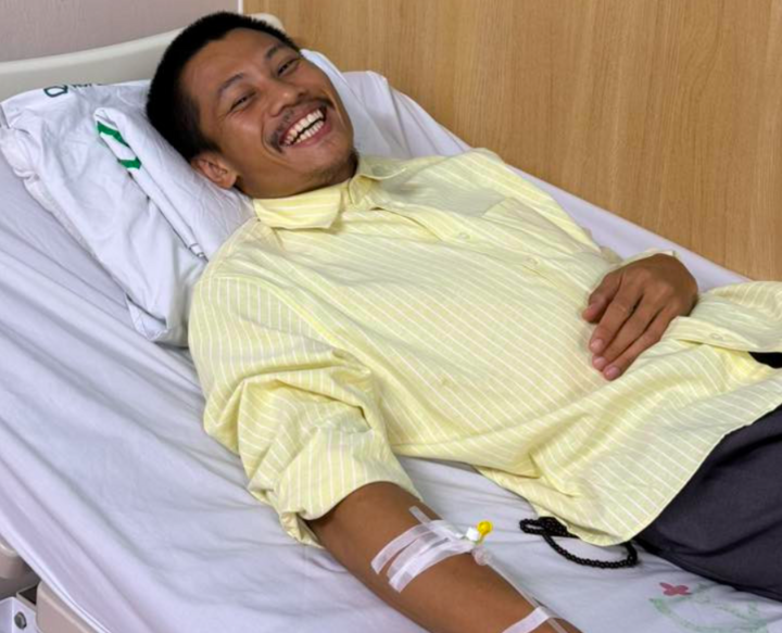 Phương Nam nhập viện vẫn cười tươi. (Ảnh: FBNV)
