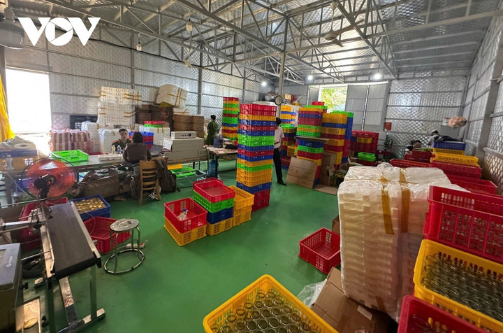 Bên trong xưởng sản xuất yến chưng giả tại Công ty TNHH Vannest