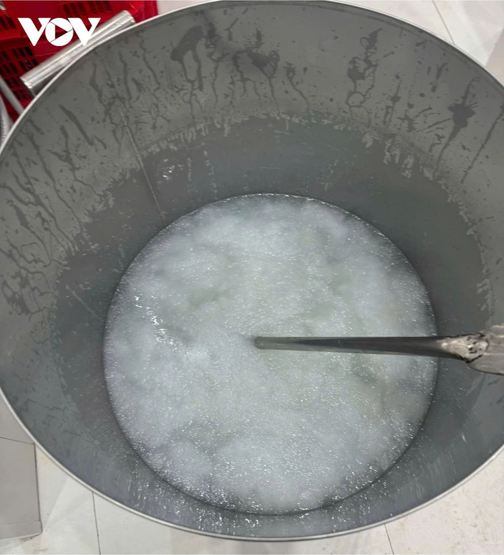 Vật dụng bên trong xưởng sản xuất yến chưng giả tại Công ty TNHH Vannest