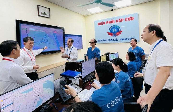 Lãnh đạo ngành y tế kiểm tra công tác điều phối cấp cứu cho sự kiện trọng đại của đất nước.