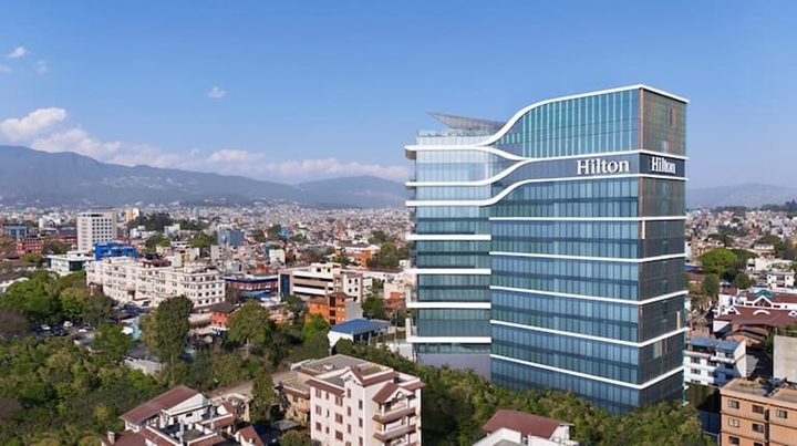 Trước khi bị thiêu cháy, khách sạn Hilton được xem là công trình biểu tượng ở Thủ đô Nepal, phản ánh tham vọng đưa ngành du lịch khách sạn của nước này lên tầm quốc tế. (Ảnh: Homeup)
