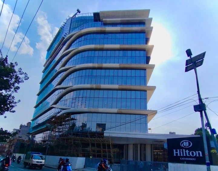 Kiến trúc công trình cũng gắn kết với cảnh quan, một mặt hướng vào đô thị Kathmandu, mặt còn lại nhìn ra dãy Langtang. (Ảnh: Nepal)