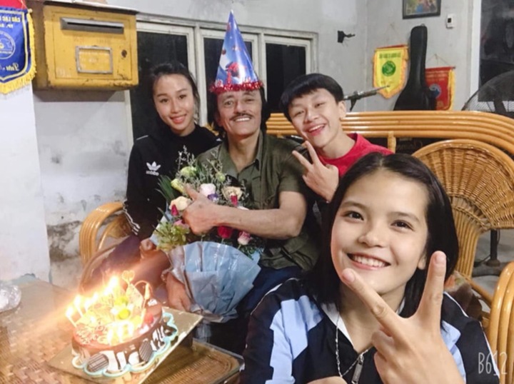 Nam nghệ sĩ làm "gà trống nuôi con" suốt nhiều năm.