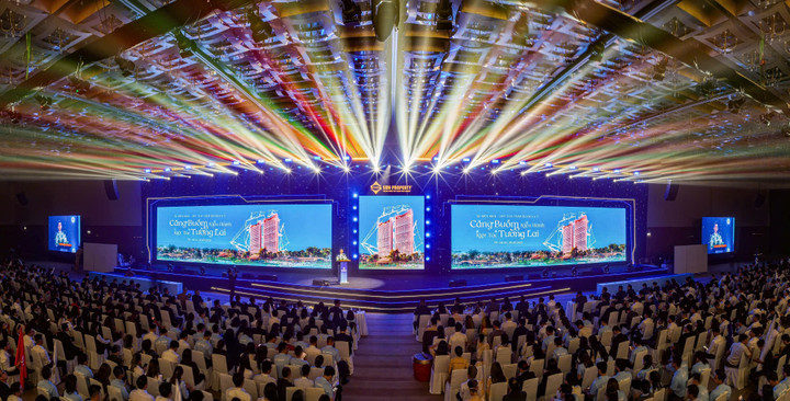 Hơn 2.000 chuyên viên kinh doanh hội tụ trong sự kiện “Căng buồm kiêu hãnh – Kiệt tác tương lai”.