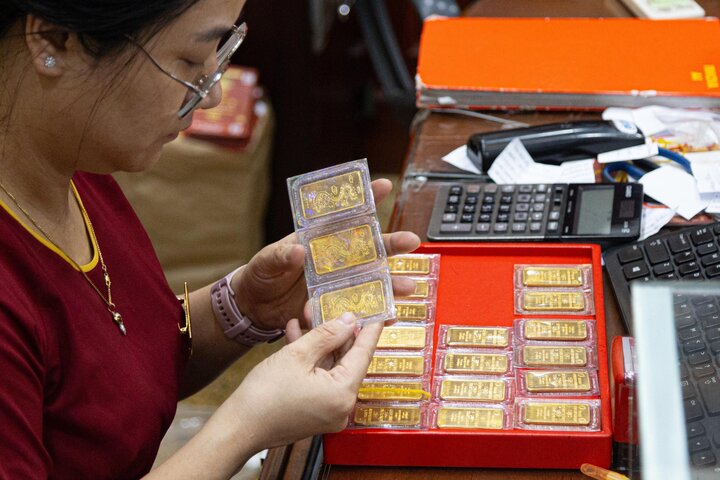 Giá vàng trong nước giảm mạnh. (Ảnh: Minh Đức).