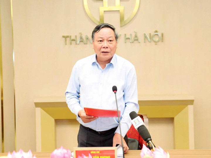 Phó Bí thư Thường trực Thành ủy Hà Nội Nguyễn Văn Phong phát biểu kết luận hội nghị. (Ảnh: Viết Thành).