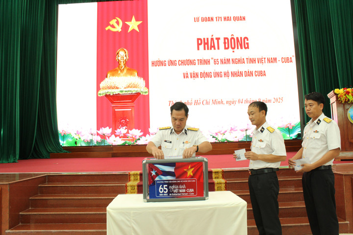 Cán bộ, chiến sĩ Lữ đoàn 171 phát động và ủng hộ nhân dân Cuba.