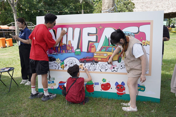 Giới trẻ hào hứng 'săn' giải thưởng lớn từ cuộc thi 'Kiến tạo Việt Nam Xanh' - 2