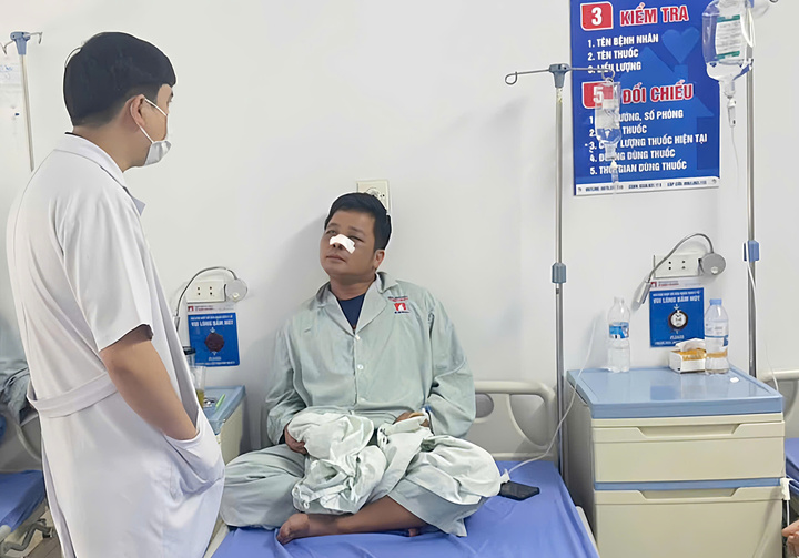 Anh Nguyễn Bá Trung vẫn đang điều trị tại bệnh viện. (Ảnh NVCC)
