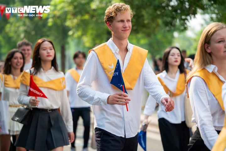 VinUni 大学は、多くの留学生の学習と研究を歓迎します。