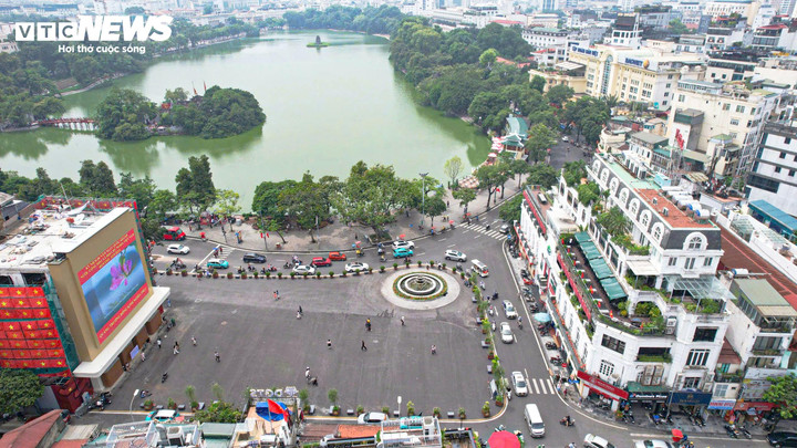 Hiện trạng khu vực hồ Gươm nhìn từ trên cao.