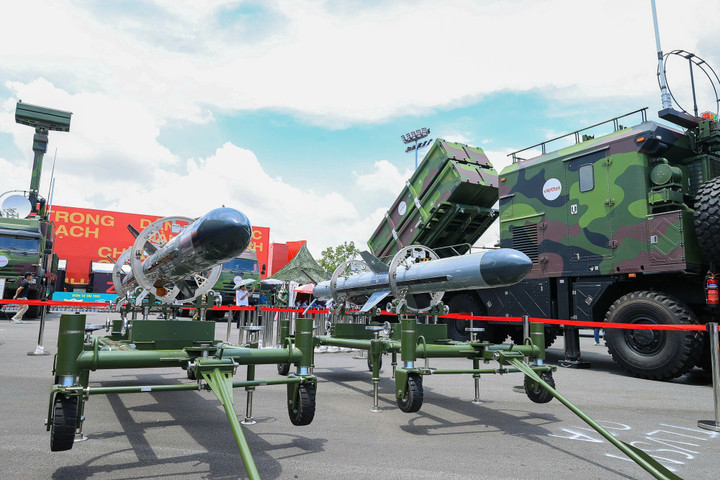 Người dân hào hứng check in cùng dàn khí tài tại Triển lãm thành tựu đất nước - 5