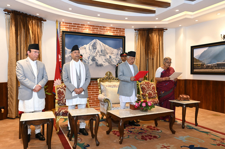 Bà Sushila Karki tuyên thệ. (Ảnh: Reuters)