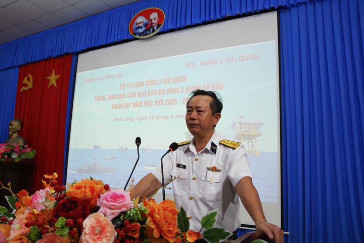 Đại tá Vũ Duy Lưu phát biểu tại buổi trao quà.