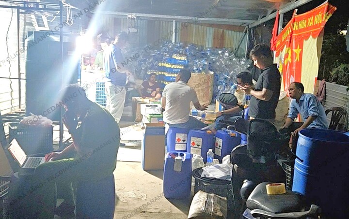 Lực lượng chức năng Đà Nẵng kiểm tra cơ sở sản xuất giấm độc hại