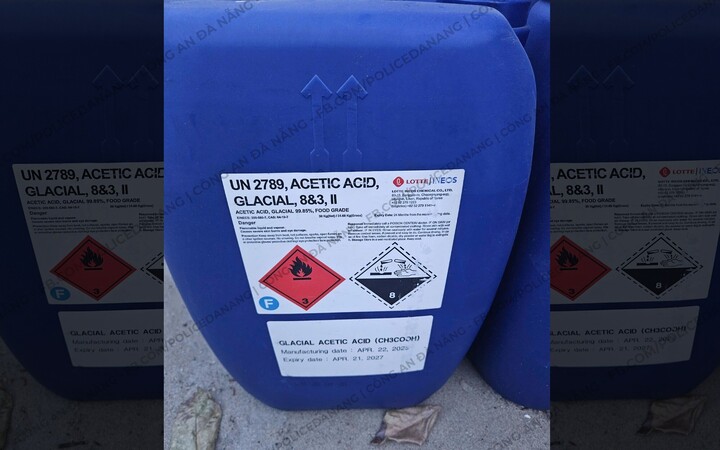Sử dụng hóa chất độc hại để sản xuất giấm. (Ảnh: CAĐN)