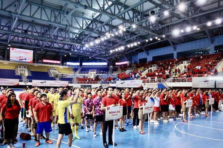 Các vận động viên Vietjet Sports Day 2025 háo hức trước thềm khai mạc sự kiện.