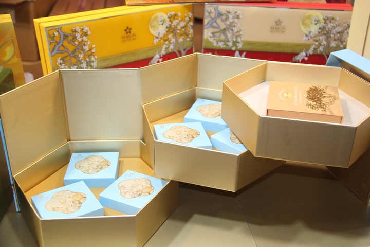 Chào sân sớm, bánh trung thu giá tiền triệu lộ diện - 7