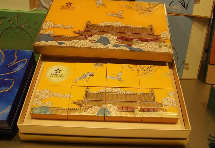 Chào sân sớm, bánh trung thu giá tiền triệu lộ diện - 9