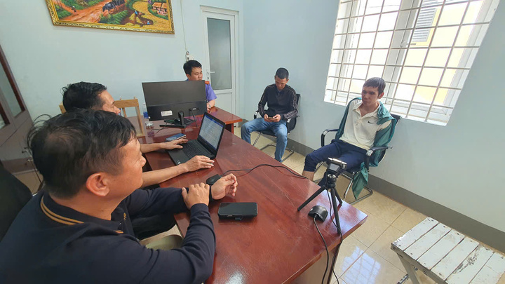 Công an tỉnh Đắk Lắk lấy lời khai với Nguyễn Nam Đại Thuận.