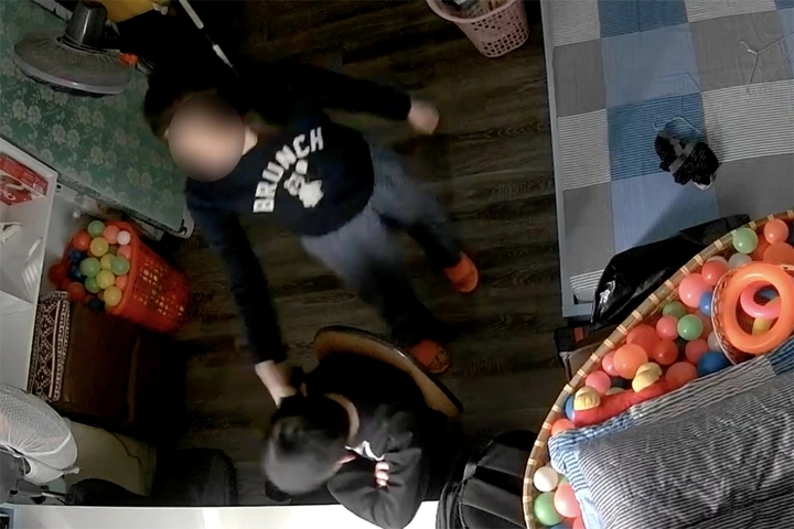 Vụ cháu bé viết tâm thư kêu cứu: Cô ruột nói gia đình từng "linh cảm bất an"