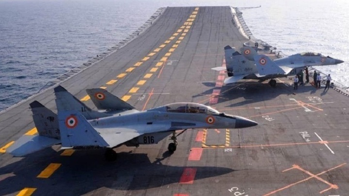Máy bay chiến đấu MiG-29K của Hải quân Ấn Độ trên tàu sân bay INS Vikramaditya. (Ảnh: Military Watch)