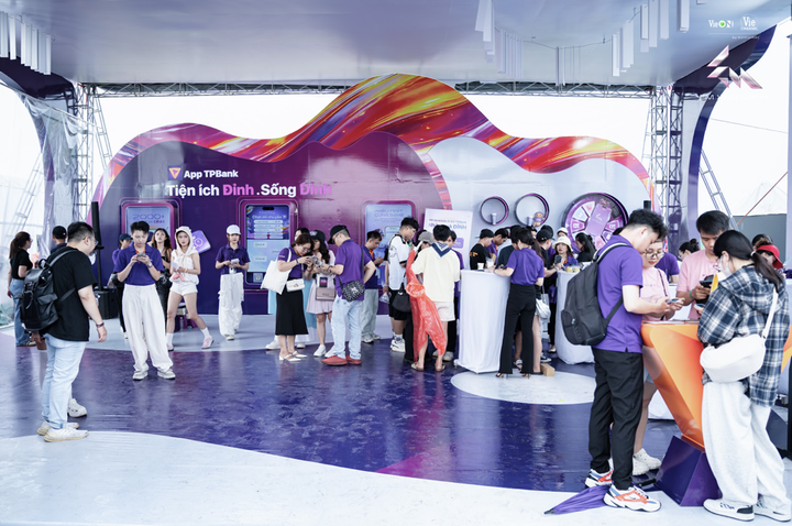 Booth trải nghiệm của TPBank - một trong những hoạt động bên lề tại Concert Em Xinh ‘Say Hi’ tại tối 13/9 tại TP.HCM.