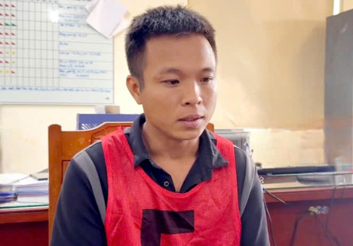 Ngô Quang Vỹ tại cơ quan công an.