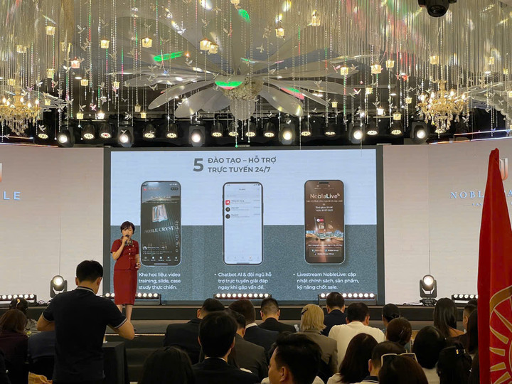Bà Trang Nguyễn, Tổng Giám đốc Noble Group, truyền lửa cho các chiến binh kinh doanh bằng những giá trị vượt trội của dự án cùng lợi thế công nghệ với giải pháp chuyển đổi số bất động sản tiên phong của Sunshine Group.