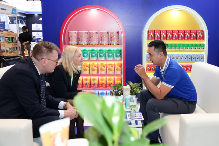 Các sản phẩm xanh, sản xuất theo tiêu chí thân thiện với môi trường của Vinamilk được nhiều người mua hàng (buyer) quốc tế quan tâm tại Triển lãm Vietnam International Sourcing 2025.