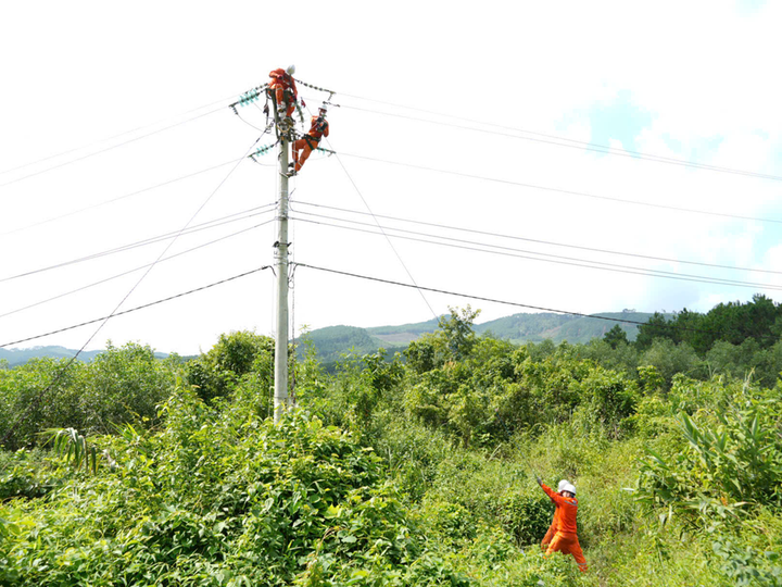 PC Lạng Sơn triển khai đồng bộ các giải pháp đảm bảo điện phục vụ khách hàng trên địa bàn tỉnh.