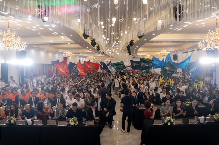 Không khí sục sôi tinh thần quyết chiến, mở màn cho hành trình bứt phá 4 tháng cuối năm của các “chiến binh triệu đô”.