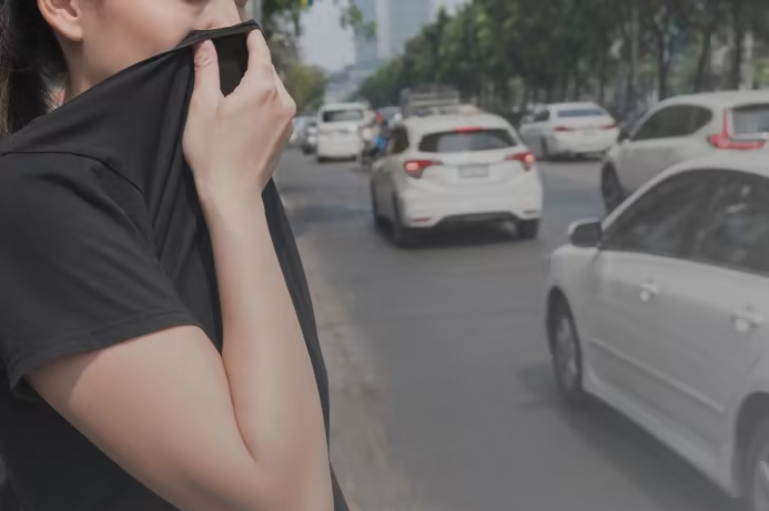 Tắm buổi tối giúp loại bỏ được bụi, vi khuẩn bám trên da. (Ảnh: iStock)