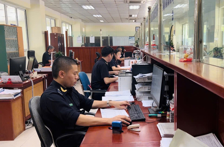 Tạo thuận lợi trong thông quan hàng hóa, vừa chống thất thu ngân sách là 2 mục tiêu quan trọng để Hải quan cửa khẩu Chi Ma phấn đấu hoàn thành nhiệm vụ thu ngân sách.