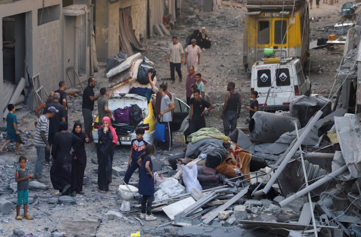 Người dân Palestine buộc phải di tản về phía nam sau khi Israel mở rộng hoạt động tấn công vào thành phố Gaza. (Ảnh: Reuters)