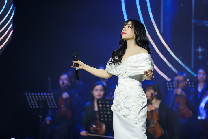 Ca sĩ Minh Chuyên - Quán quân Sao Mai điểm hẹn 2010.