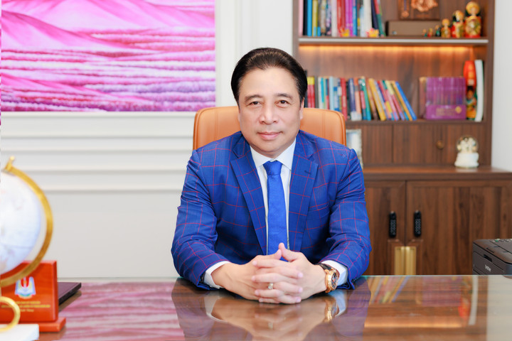 Ông Nguyễn Khắc Toàn - Phó bí thư Thường trực Tỉnh ủy, Chủ tịch HĐND tỉnh Khánh Hòa được bầu làm Chủ tịch UBND tỉnh Khánh Hòa.