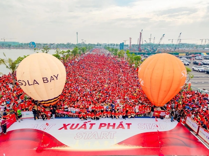 Giải chạy “Việt Nam tôi đó” tại VEC thu hút hơn 20.000 người tham gia, lập kỷ lục về giải chạy có số lượng người mặc áo cờ đỏ sao vàng lớn nhất Việt Nam.